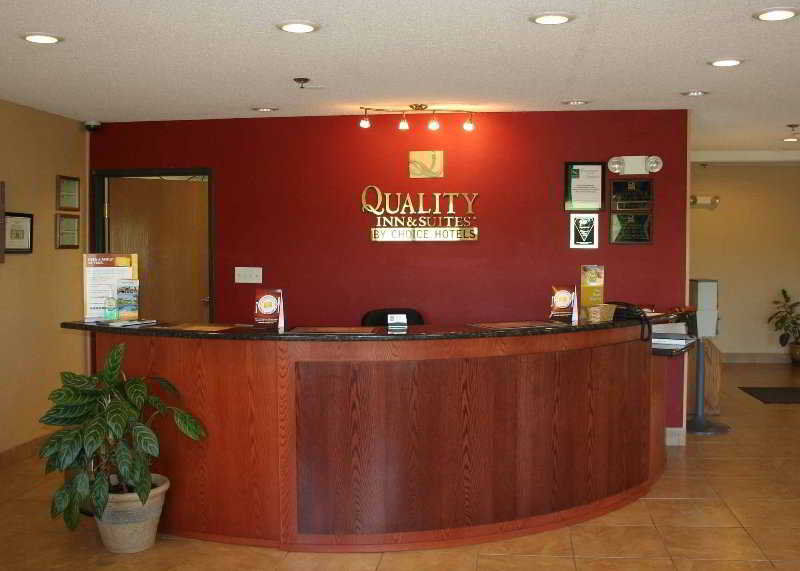 מנומוני Quality Inn & Suites מראה פנימי תמונה